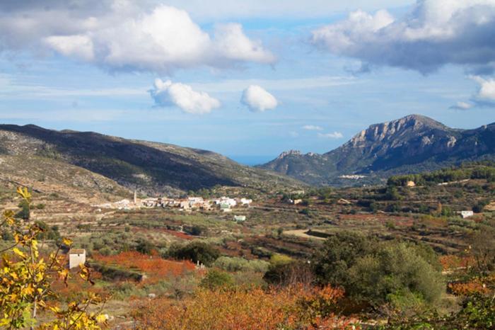 Buhardilla Rustica En La Vall De Gallinera Aparthotel Patro Bagian luar foto